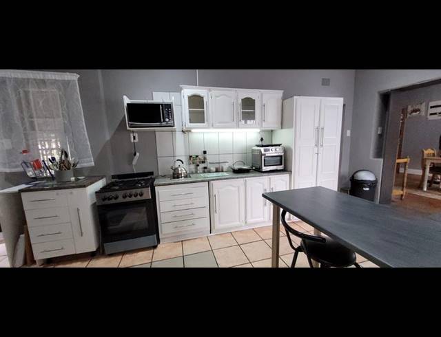 4 BEDROOM HOUSE FOR SALE IN FLORENTIA